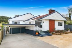 27 Henry Parry Dr, East Gosford NSW 2250, Australia