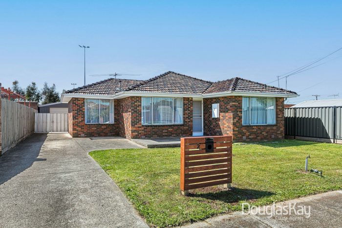 2 Dundee St, St Albans VIC 3021, Australia