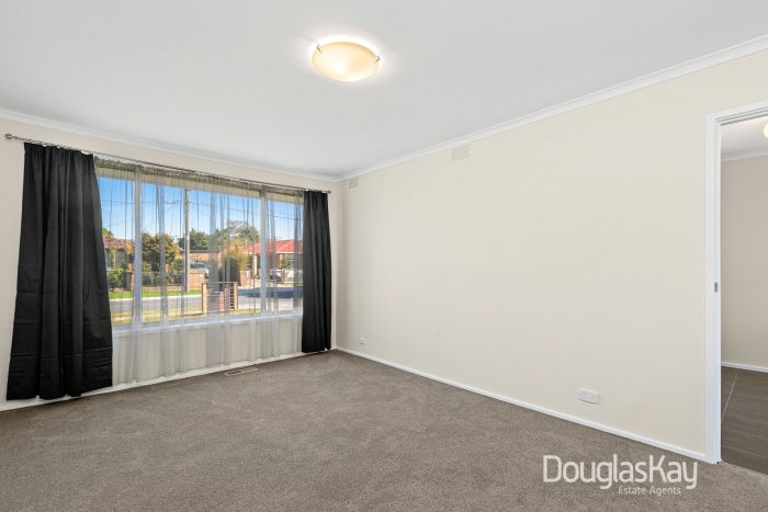 2 Dundee St, St Albans VIC 3021, Australia