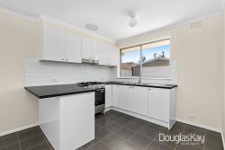 2 Dundee St, St Albans VIC 3021, Australia