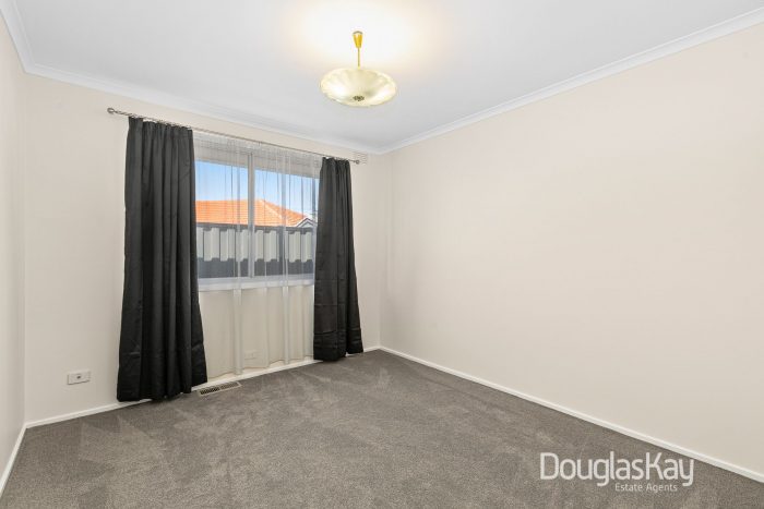 2 Dundee St, St Albans VIC 3021, Australia