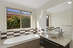 3 Farrall Ct, Mansfield VIC 3722, Australia