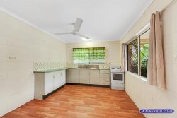 104 Mayers St, Manunda QLD 4870, Australia