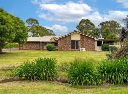 8 Melric Ct, Geham QLD 4352, Australia