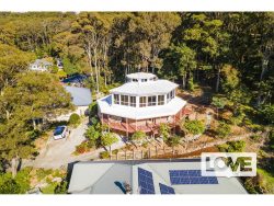 12 Palm Tree Cres, Caves Beach NSW 2281, Australia