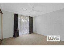 4 Holford Cres, Thornton NSW 2322, Australia