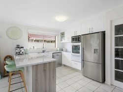 45 Avondale Dr, Banora Point NSW 2486, Australia