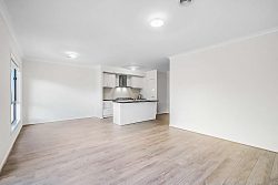 13 Elsternwick St, Truganina VIC 3029, Australia