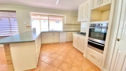 53 Oaklands Ave, Halls Head WA 6210, Australia