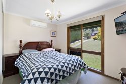 110 Cresthaven Ave, Bateau Bay NSW 2261, Australia