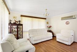 110 Cresthaven Ave, Bateau Bay NSW 2261, Australia