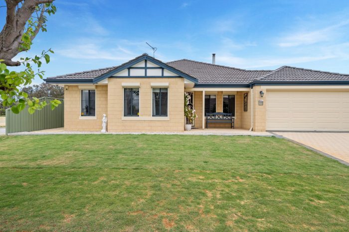 1 Woodstock Turn, Ravenswood WA 6208, Australia