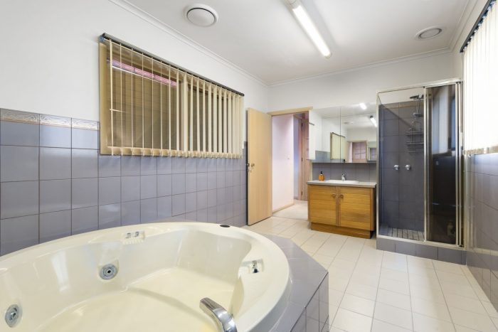 33 Beaver St, Aberfeldie VIC 3040, Australia