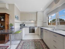 Unit 1/11 Eversley St, Hamilton VIC 3300, Australia