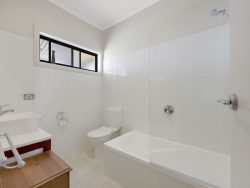 Unit 1/11 Eversley St, Hamilton VIC 3300, Australia