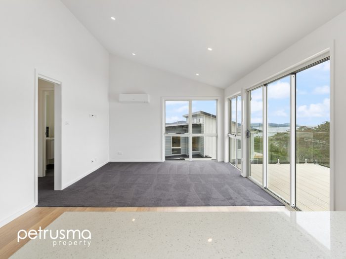 1 Fermoy Cres, Rokeby TAS 7019, Australia