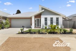 40 Phillip Hyland Dr, Yarrawonga VIC 3730, Australia