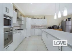 4 Greystone Cl, Fennell Bay NSW 2283, Australia