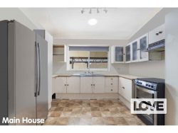 10 Maurie Ave, Warners Bay NSW 2282, Australia