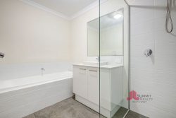 6/2A Eastwell Rd, Australind WA 6233, Australia