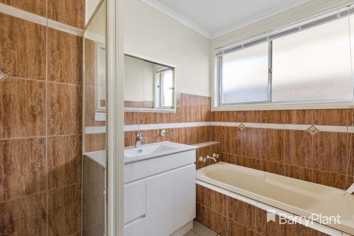 Unit 1/3 Woodlea Dr, Glen Waverley VIC 3150, Australia