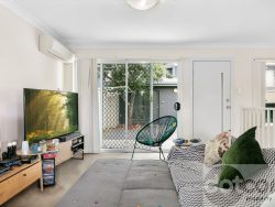 1/1a Woodbury Park Dr, Mardi NSW 2259, Australia