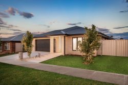 27 Bradbury Lane, Baranduda VIC 3691, Australia