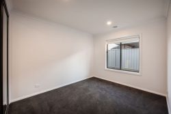 27 Bradbury Lane, Baranduda VIC 3691, Australia