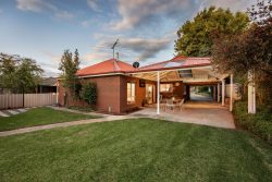 2 Eleanore Ct, West Wodonga VIC 3690, Australia