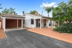 76 Killarney St, Hannans WA 6430, Australia