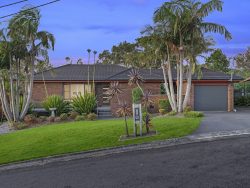 51 Joan St, Forresters Beach NSW 2260, Australia