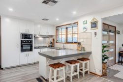 3 Katrina Ct, Mooroolbark VIC 3138, Australia