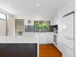 32 Middlesex Ave, Gorokan NSW 2263, Australia