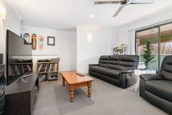 1/661 Pearsall St, Lavington NSW 2641, Australia