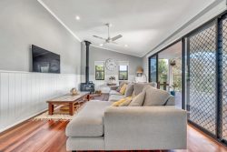 5 Carapook Cres, Tallebudgera QLD 4228, Australia