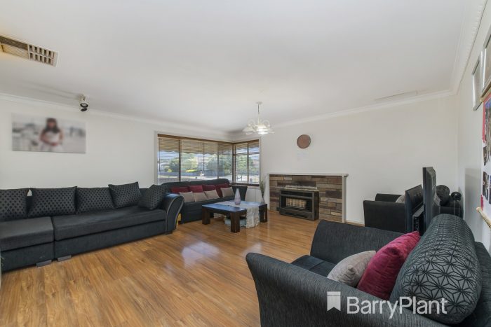 50 Marina Dr, Melton VIC 3337, Australia