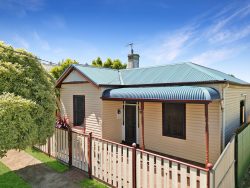 18 Milton St, Hamilton VIC 3300, Australia