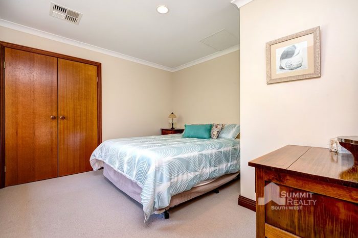 4 Macnish Cl, Bunbury WA 6230, Australia