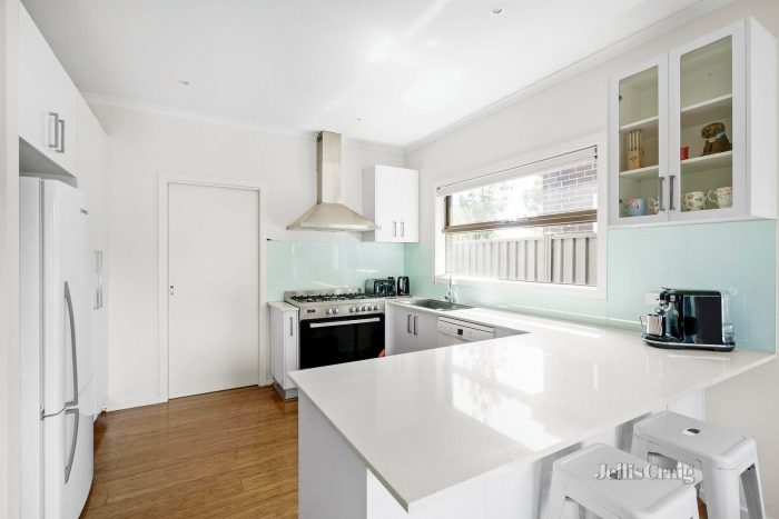 Unit 1/8 Rosshire Rd, Newport VIC 3015, Australia