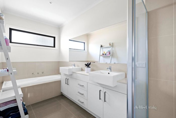 Unit 1/8 Rosshire Rd, Newport VIC 3015, Australia