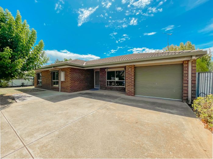 Unit 2/61 Shadforth St, Kerang VIC 3579, Australia