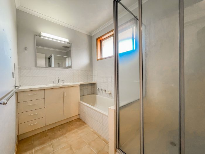 Unit 2/61 Shadforth St, Kerang VIC 3579, Australia