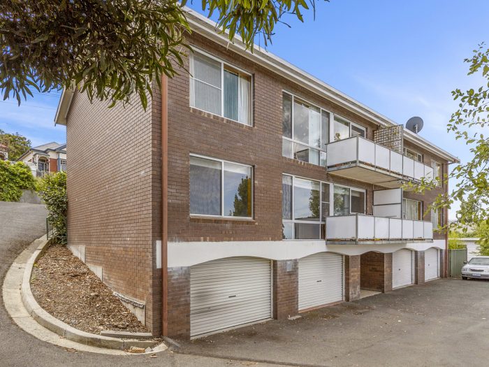 Unit 1/256 Bathurst St, West Hobart TAS 7000, Australia