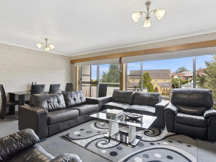 Unit 1/256 Bathurst St, West Hobart TAS 7000, Australia