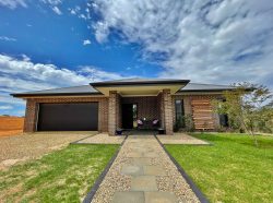 120 Commons Rd, Young NSW 2594, Australia