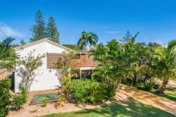 18 Cypress Cres, Cabarita Beach NSW 2488, Australia