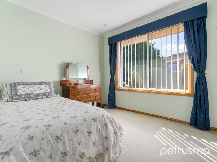 Unit 2/2 Liena Rd, Lindisfarne TAS 7015, Australia