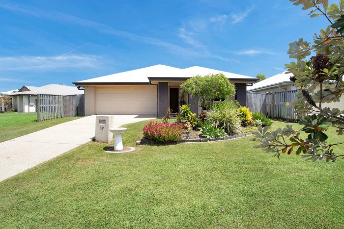 10 Newport Parade, Blacks Beach QLD 4740, Australia