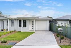 24 Merrendale Ave, Gorokan NSW 2263, Australia