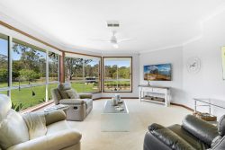 10 Brookfield Cl, Jilliby NSW 2259, Australia